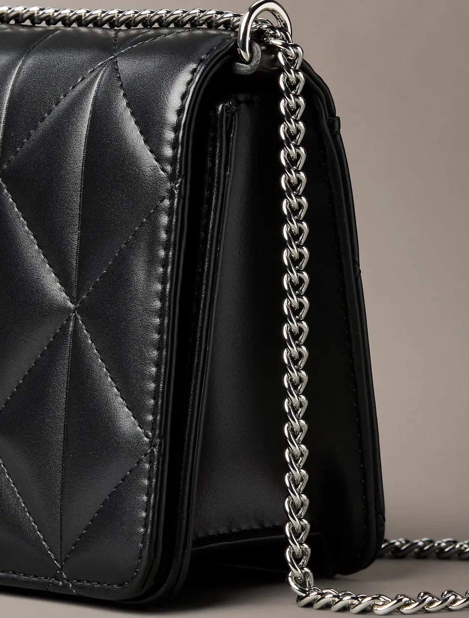 naisten laukku QUILTED MINI CHAIN BAG,>Calvin Klein Accessories Discount