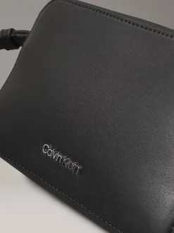 laukku CK Must Camera Bag,><noscript><img width=