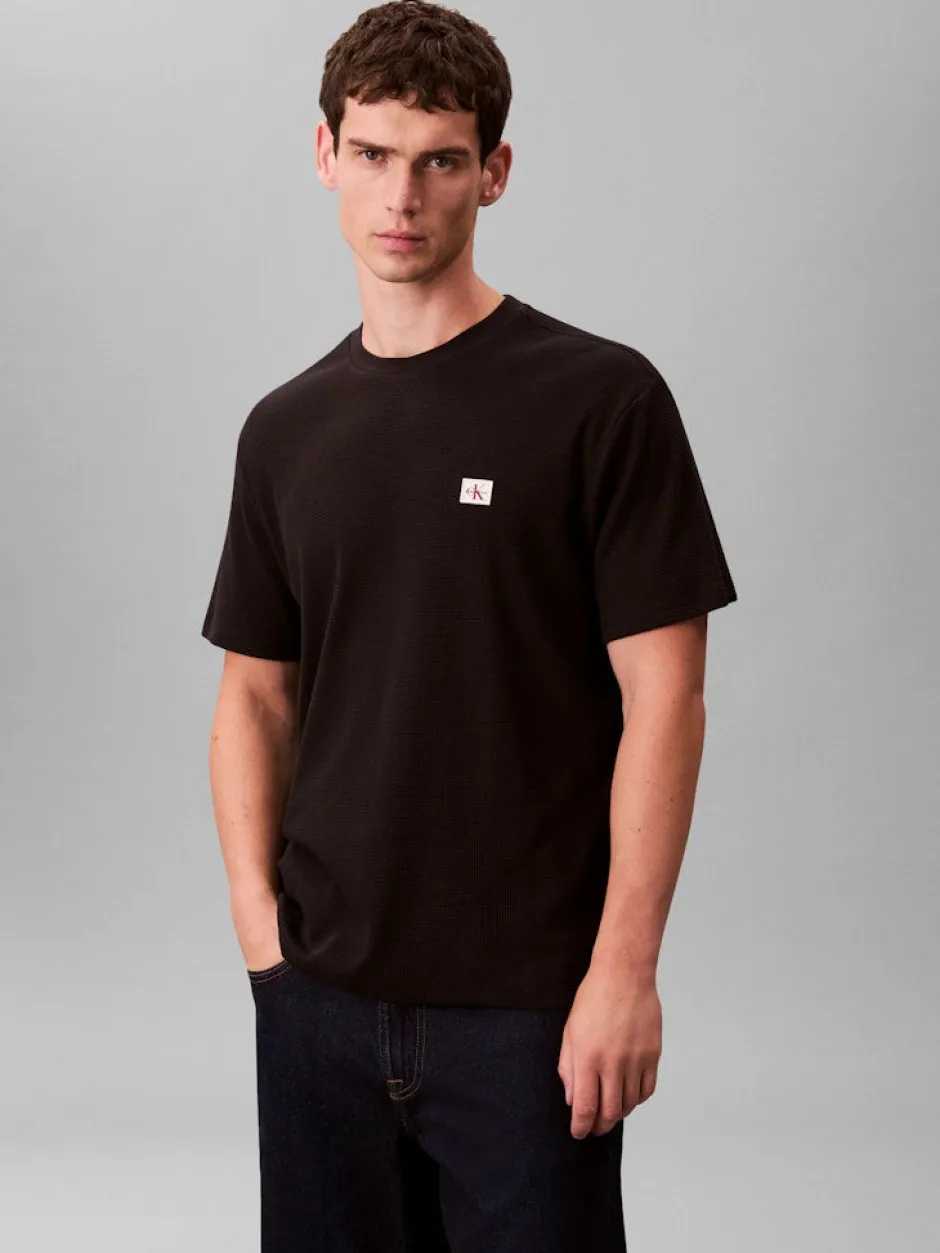 miesten t-paita SS Waffle Badge Crewnk Tee,>Calvin Klein Jeans Outlet