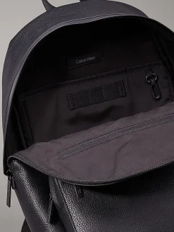 Miesten Reppu CK MUST ROUND BP,><noscript><img width=