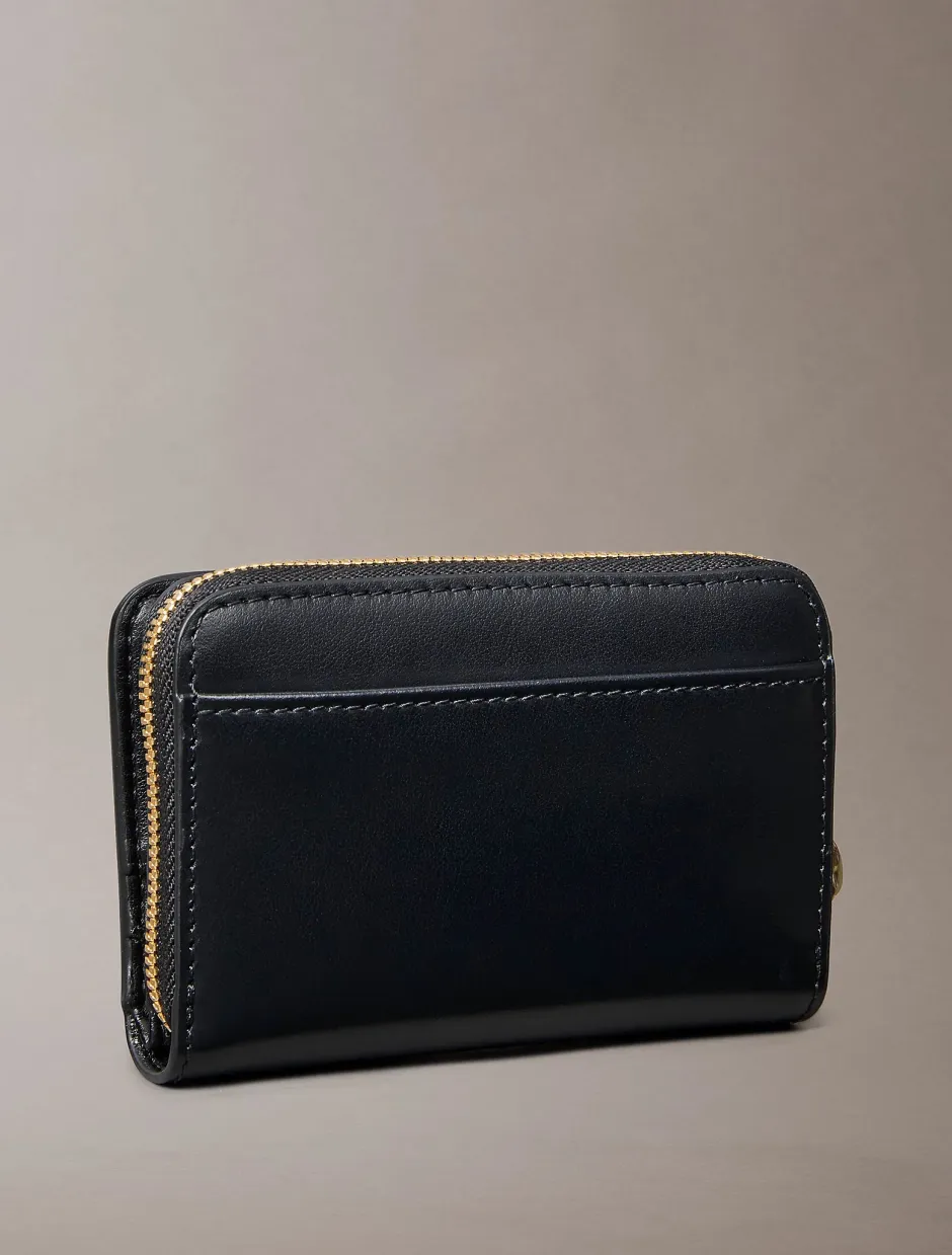 Calvin Klein naisten lompakko CK Medium Flap Zip Around,>Calvin Klein Accessories Hot