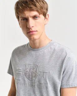 miesten t-paita, TONAL ARCHIVE SHIELD T-SHIRT><noscript><img width=